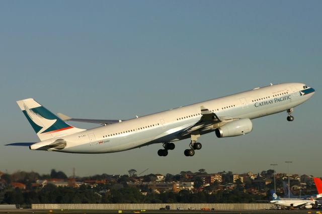 Airbus A340-300 (B-LAC)
