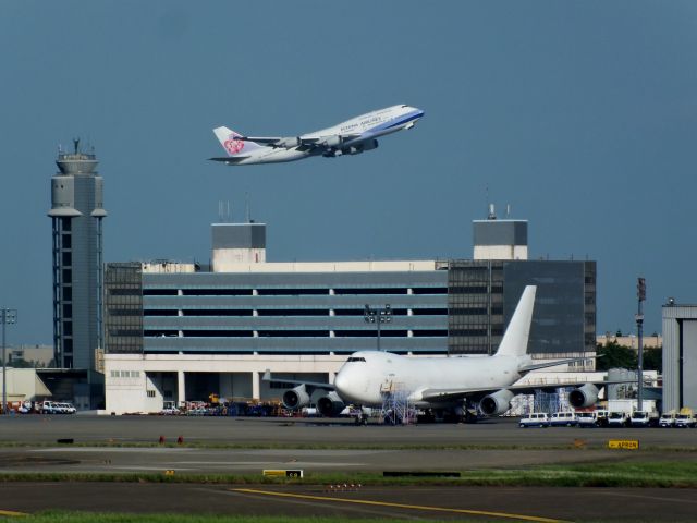 Boeing 747-400 (B-18722)