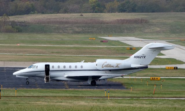 Cessna Citation X (N962TX) - Catching some Tarmac time is this 2000 Cessna Citation 750 in the Autumn of 2019.