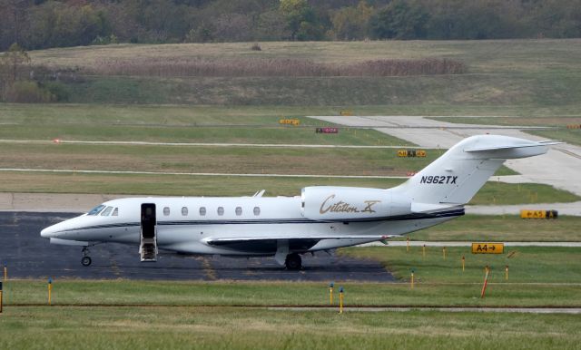 Cessna Citation X (N962TX) - Catching some Tarmac time is this 2000 Cessna Citation 750 in the Autumn of 2019.