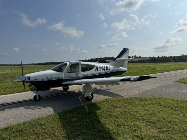 Rockwell Commander 114 (N1140J) - About to go fly