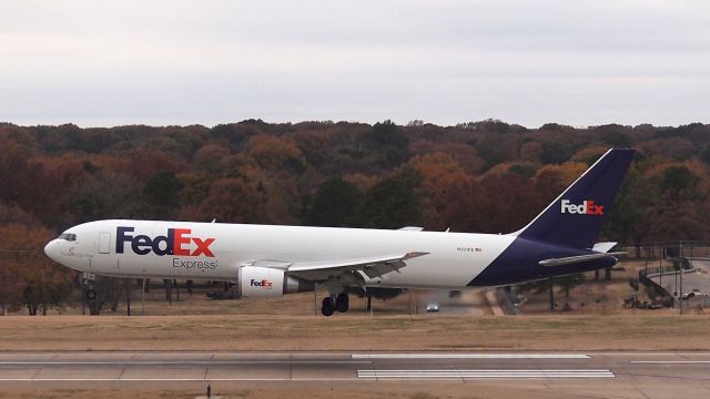 BOEING 767-300 (N131FE) - "Alanis" on very short final to 18R.