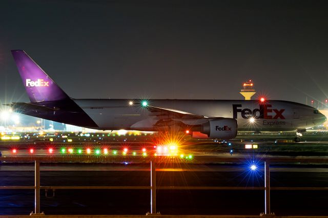 Boeing 777-200 (N858FD)