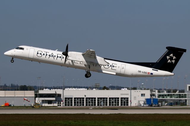 de Havilland Dash 8-400 (OE-LGQ)