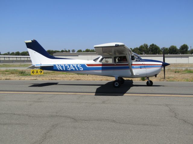 Cessna Skyhawk (N734TS) - Taxiing to RWY 24