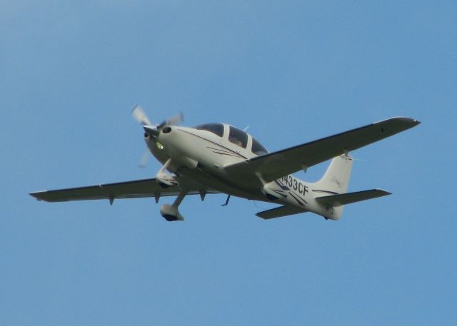 Cirrus SR-22 (N433CF) - Off of 14 at the Shreveport Regional airport.