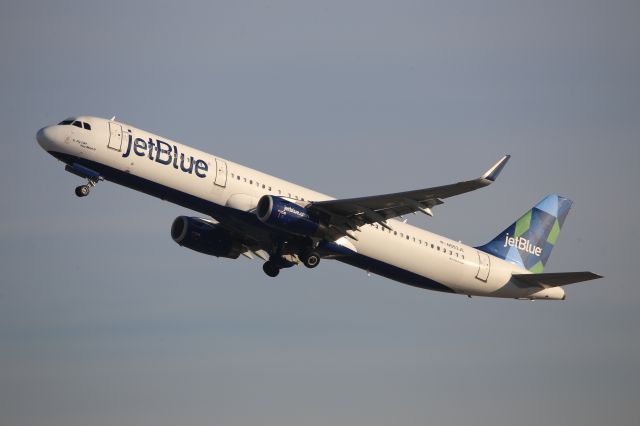 Airbus A321 (N993JE)