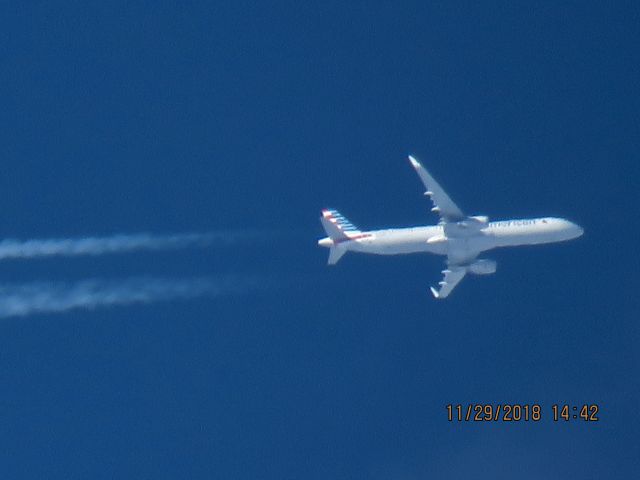 Airbus A321 (N909AM)