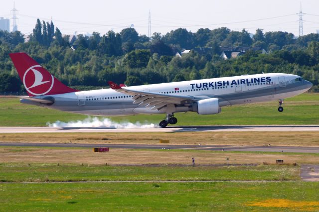 Airbus A330-200 (EI-EZL)