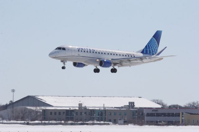 Embraer 175 (N607UX) - United Express flight landing at Hector International Airport (Fargo, N.D.) on Runway 36 (North) on April 1, 2023.