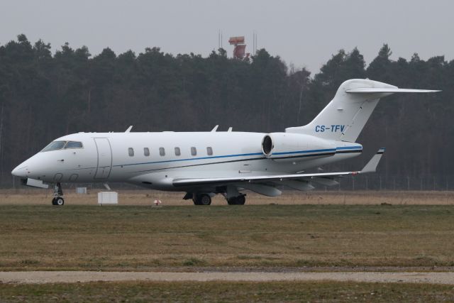 Bombardier Challenger 300 (CS-TFV)