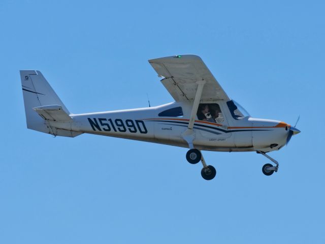 Cessna Skycatcher (N5199D) - On final at Renton Municipal Airport, Renton, Washington. 