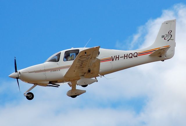 Cirrus SR-20 (VH-HQQ) - CIRRUS SR-20 - REG VH-HQQ (CN 1734) - PARAFIELD ADELAIDE SA. AUSTRALIA - YPPF (30/12/2014)SHOT TAKEN WITH A CANON 550D AND 300MM FIXED LENSE.