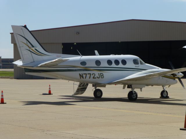 Beechcraft King Air 90 (N772JB)