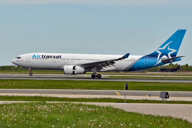 Airbus A330-200 (C-GTSN)