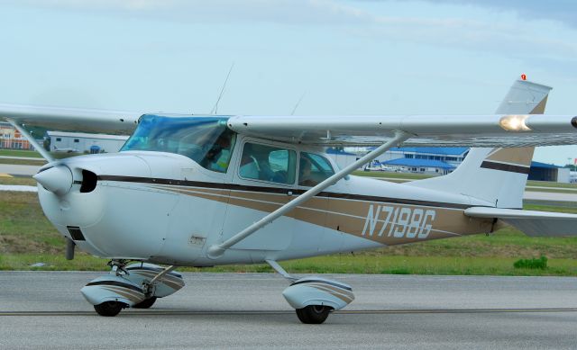 Cessna Skylane (N7198G) - 2013 Sun n Fun Parade of Planes