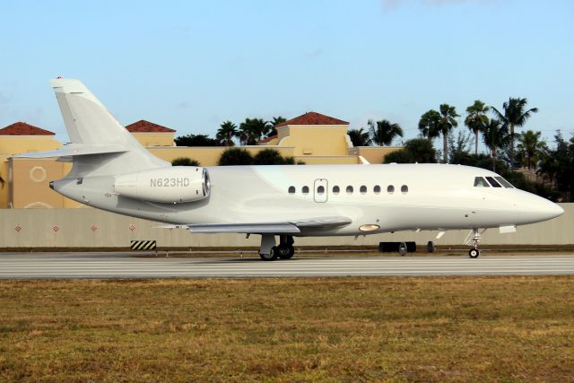 Dassault Falcon 2000 (N623HD) - Corporate Eagle Management Services Falcon 2000 departing rwy 5 on 29-Nov-16 heading for KJWN as CBH2223.