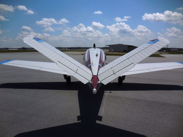 Beechcraft 35 Bonanza (N1417B)