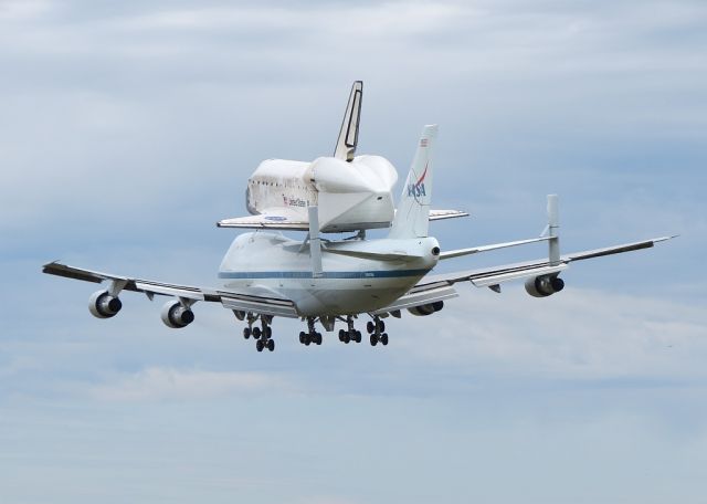 BOEING 747-100 (N905NA) - SCA & Discovery (OV-103)