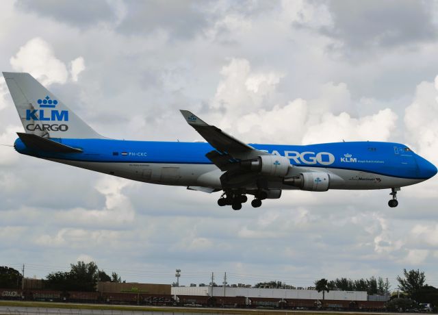 Boeing 747-400 (PH-CKC) - Arriving from Amsterdam,Schipol (AMS/EHAM)