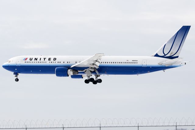 BOEING 767-300 (N661UA)