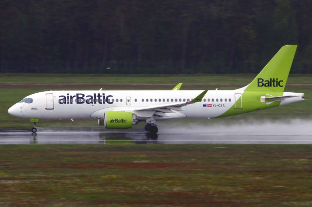 Airbus A220-300 (YL-CSA)