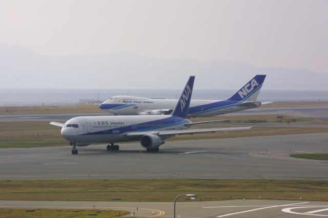 BOEING 767-300 (JA8356)