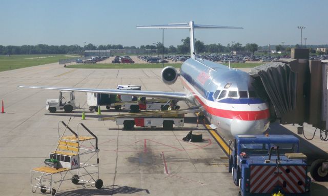 McDonnell Douglas MD-82 (N495AA) - AA MD-82 N495AA at the gate in OMA after my flight AA#1143 from DFW on July 24, 2009.