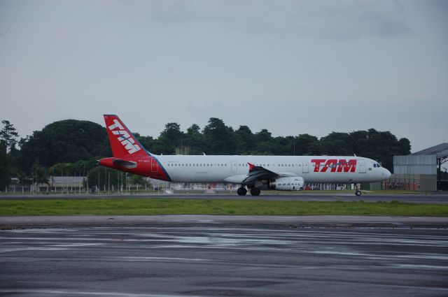 Airbus A321 (PT-MXC)