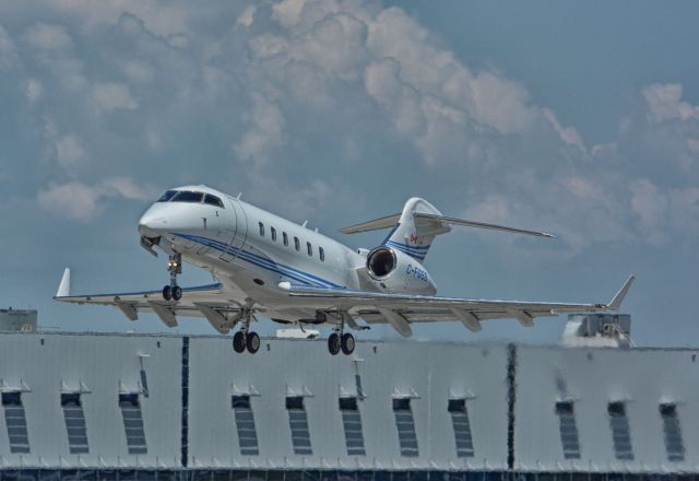 Canadair Challenger 350 (C-FGSS)