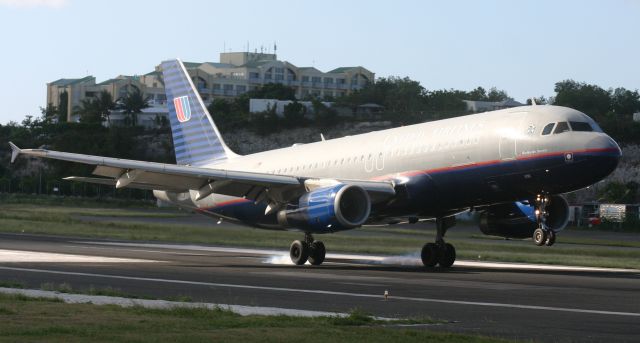 Airbus A320 (N409UA)