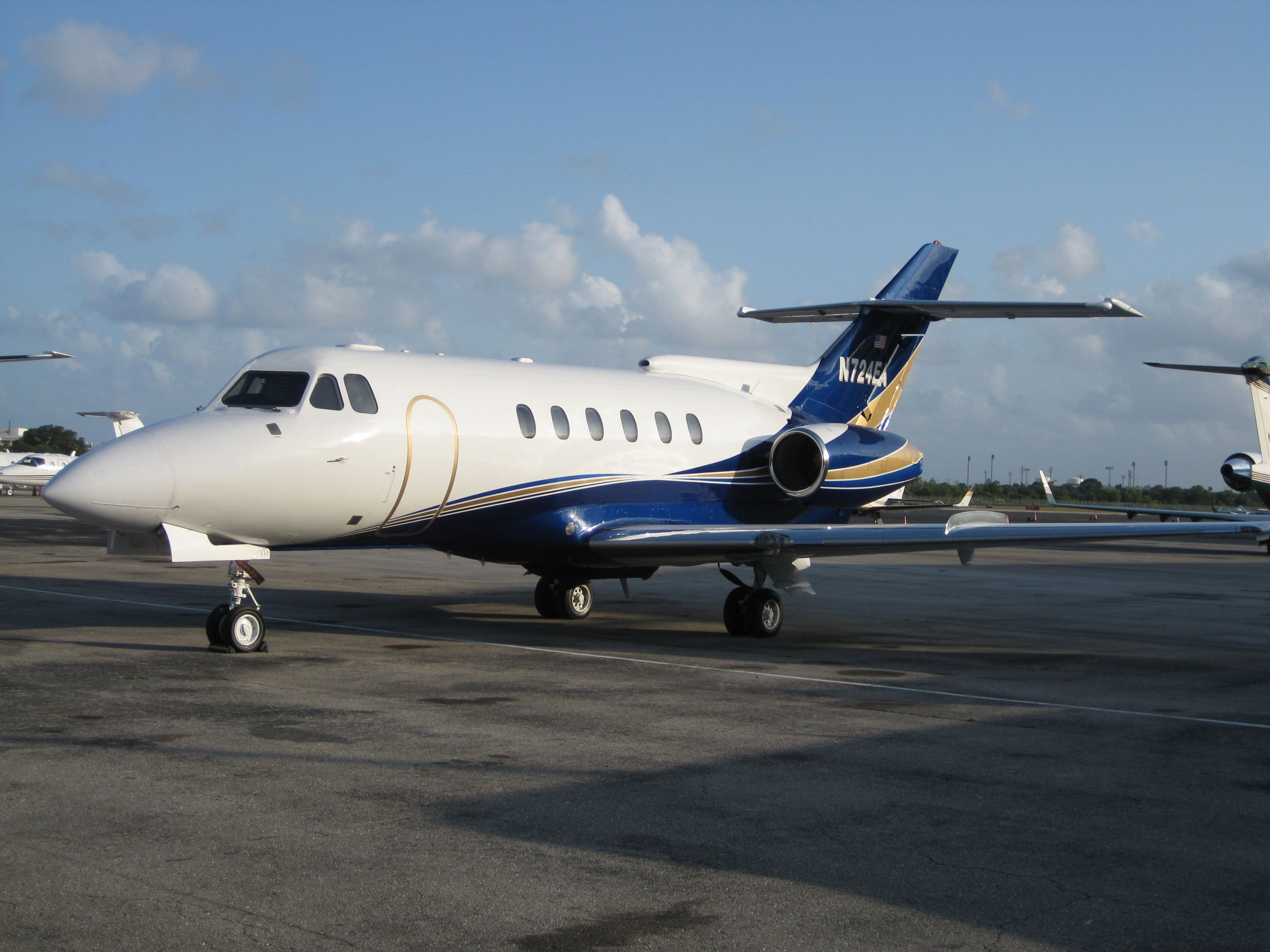 Hawker 800 (N724EA)