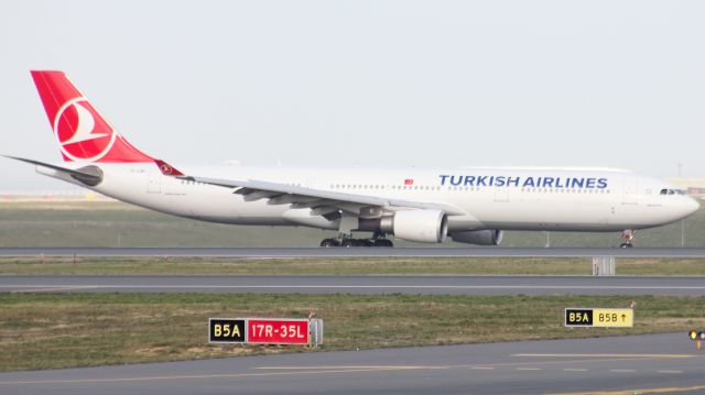 Airbus A330-300 (TC-LNC) - Lost its iconic tulip and special "300th aircraft" sticker :(
