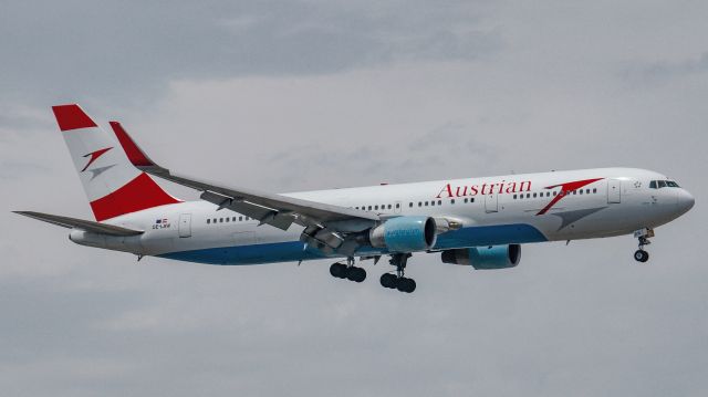 BOEING 767-300 (OE-LAW) - July 21, 2017, Chicago, Illinois -- This Boeing 767-3Z9(ER) is on final approach to ORD.