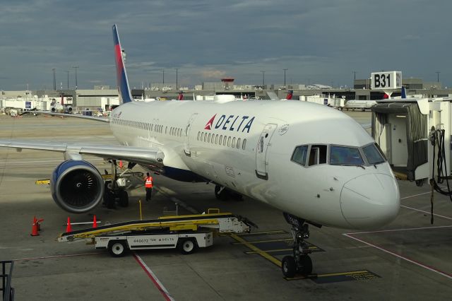 Boeing 757-200 (N547US)