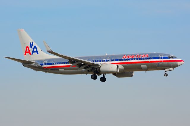 Boeing 737-800 (N948AN) - American - N948AN - B737-800 - Arriving KDFW 12/27/2013