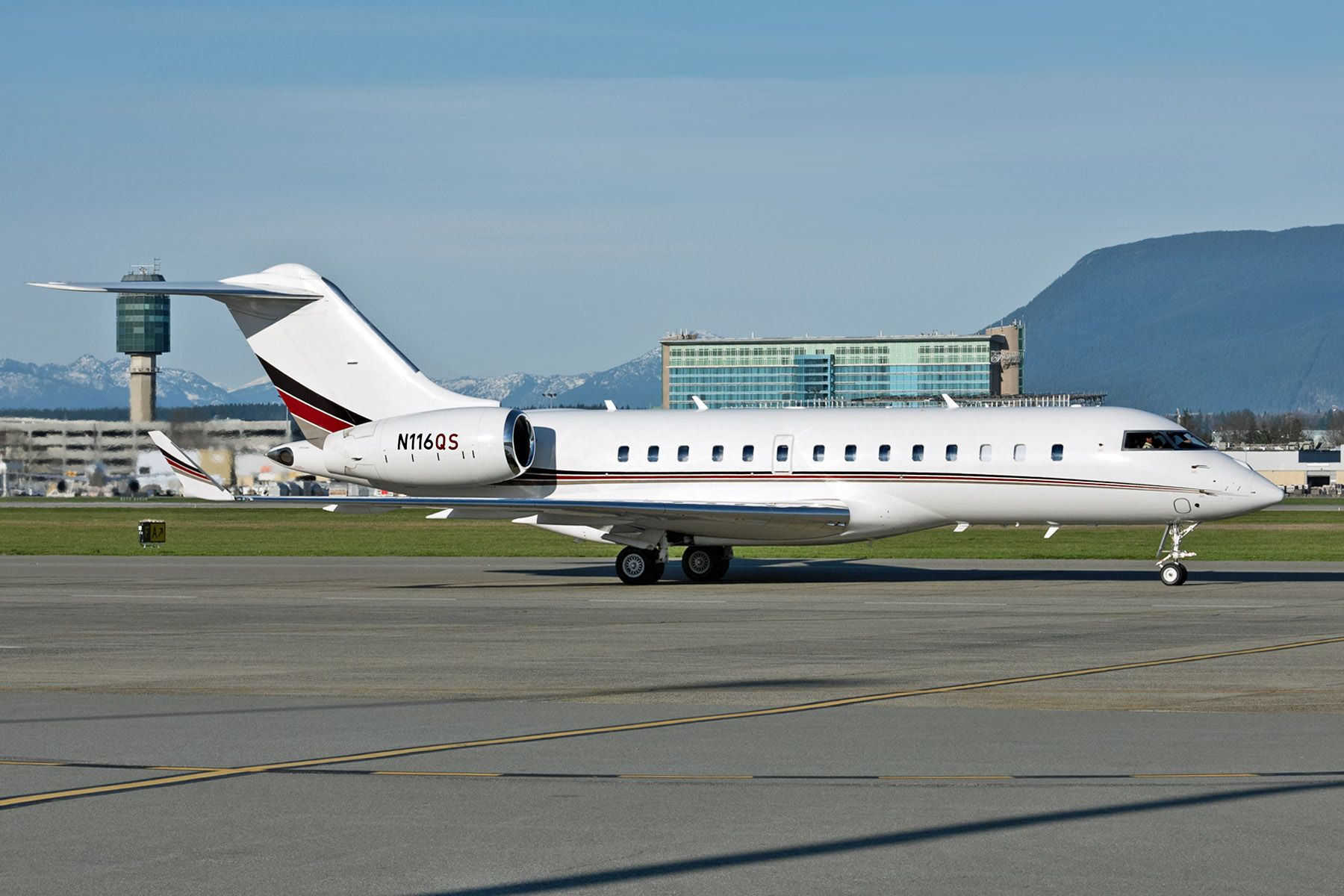 Bombardier Global 5000 (N116QS)