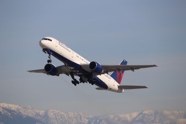 Boeing 757-200 (N661DN)