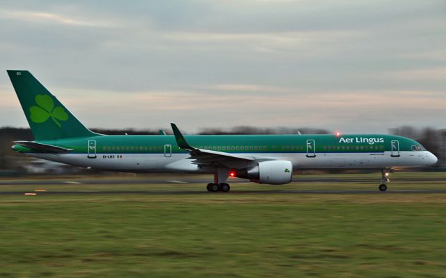 Boeing 757-200 (EI-LBS) - aer lingus b757-2 ei-lbs dep shannon this evening 2/2/15.