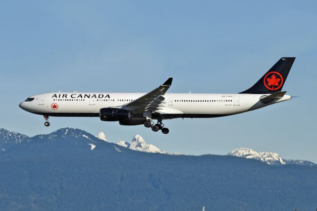 Airbus A330-300 (C-GFAF)