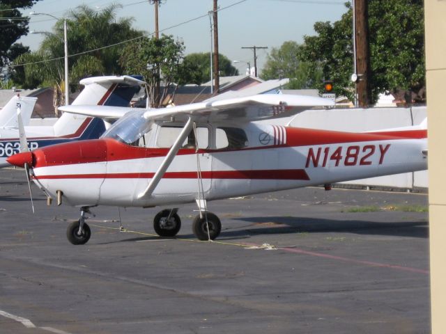 Cessna Skyhawk (N1482Y) - Parked at Hawthorne