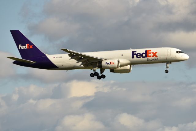 Boeing 757-200 (N935FD) - 23-R 09-25-22