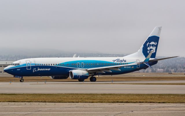 Boeing 737-800 (N512AS)