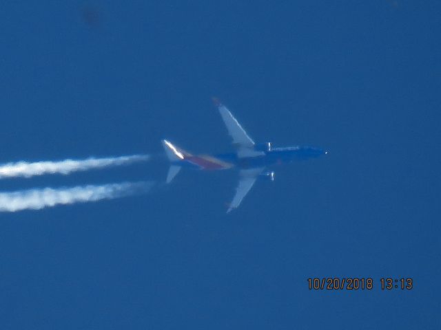 Boeing 737-800 (N8561Z)