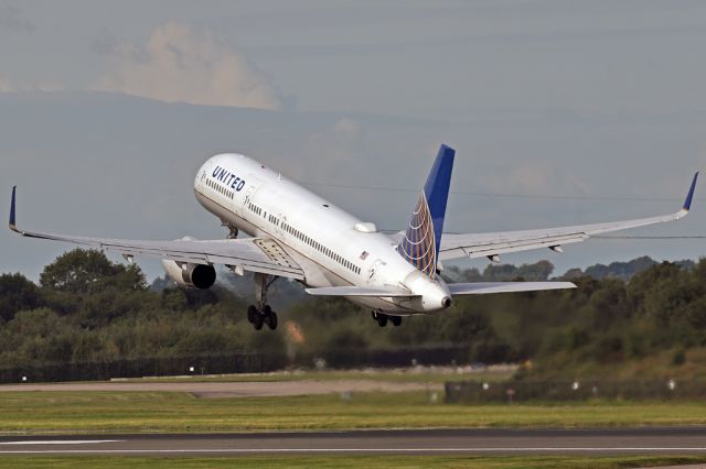 Boeing 757-200 (N17139) - UAL80 airborne on the flight to Newark.