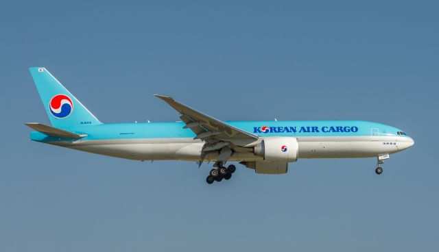 Boeing 777-200 (HL8005)