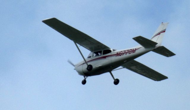 Cessna Skyhawk (N677DM) - Shortly after departure is this 2004 Cessna Skyhawk 172S in the Autumn of 2021.