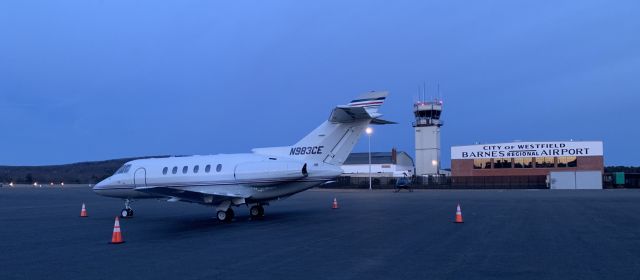 Hawker 800 (N983CE)