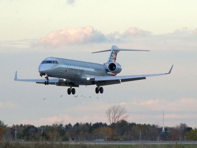 Canadair Regional Jet CRJ-700 (N524AE)