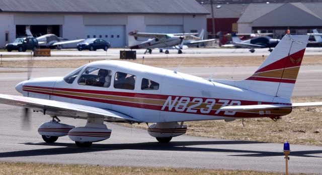 Piper Cherokee (N8237B)